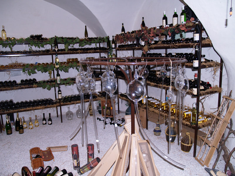 Moravská vinotéka s vinným sklepem