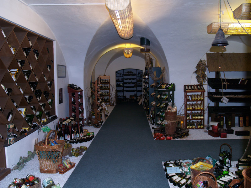 Vinotéka s vinným sklepem  Vinotéka s vinným sklepem