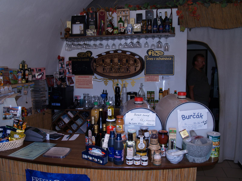 Vinotéka v srdci Slovácka s moravským sklepem Vinotéka v srdci Slovácka s moravským sklepem